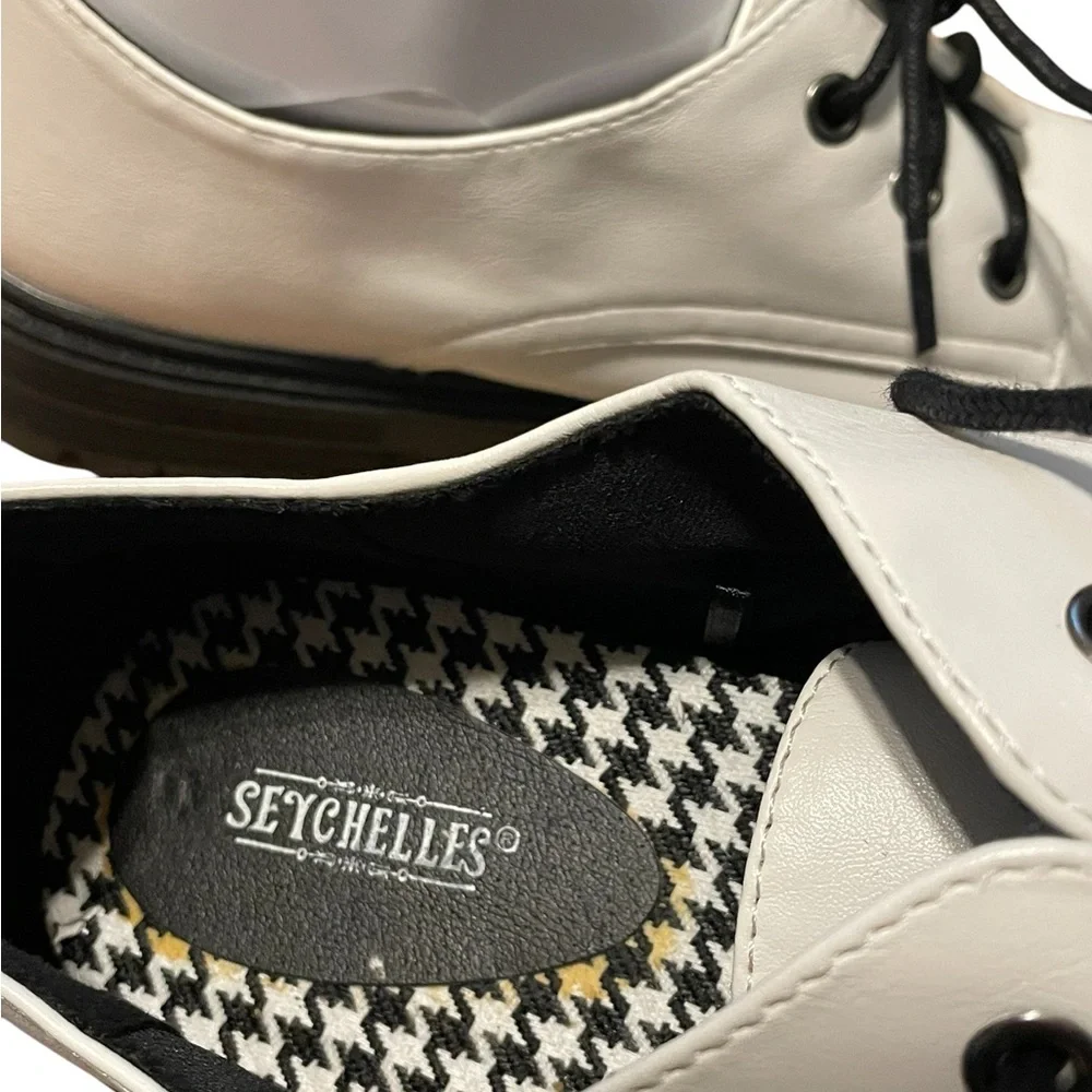 Seychelles White Oxford, Semi Platform, Size‎ 8.5, EUC